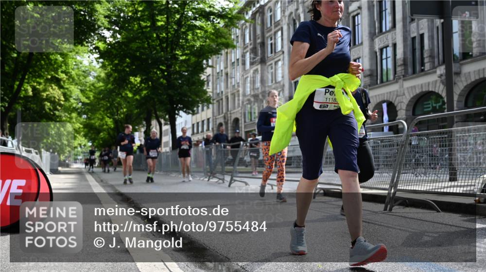 14.06.2026 - REWE Women's Run J. Mangold http://msf.ph/oto/9755484 14.06.2026 10:17:43 Ziel 10157, 10515, 11189, 11449 meine-sportfotos.de