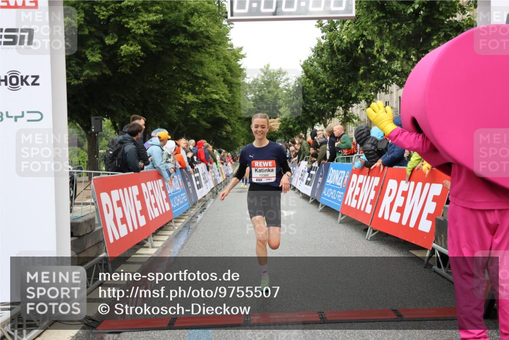 14.06.2026 - REWE Women's Run Strokosch-Dieckow http://msf.ph/oto/9755507 14.06.2026 09:47:21 Ziel 10386, 10601 meine-sportfotos.de