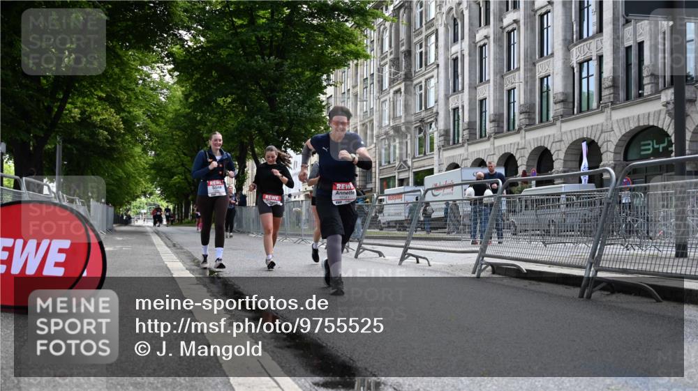 14.06.2026 - REWE Women's Run J. Mangold http://msf.ph/oto/9755525 14.06.2026 10:17:55 Ziel 10141, 10707, 10851, 11314 meine-sportfotos.de