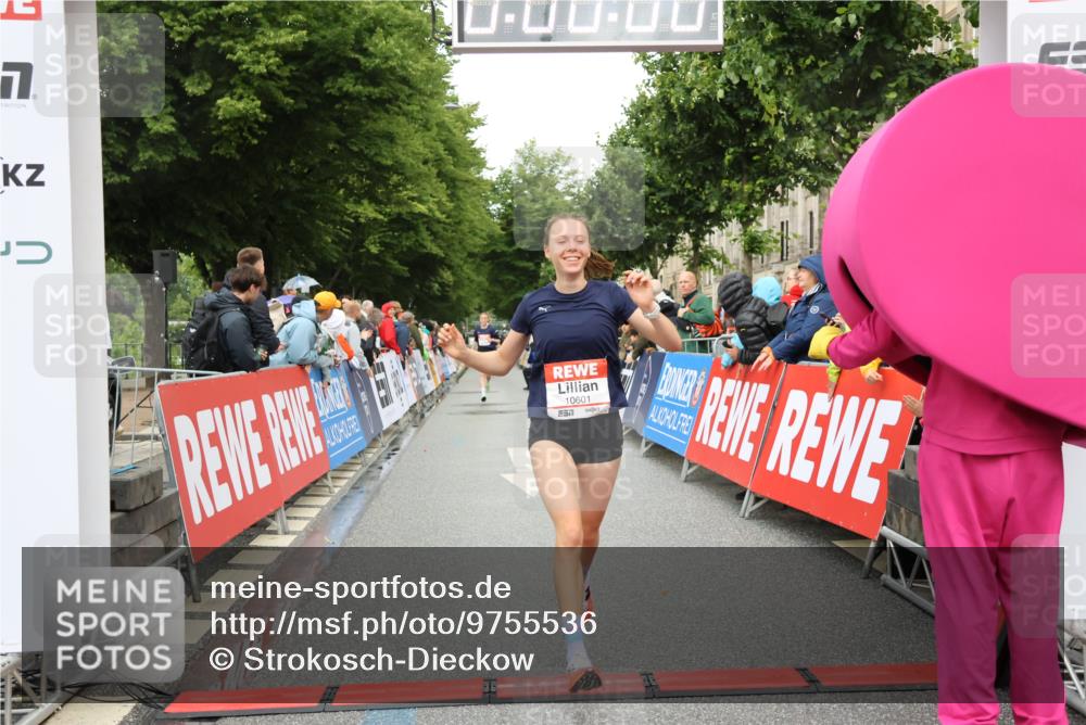 14.06.2026 - REWE Women's Run Strokosch-Dieckow http://msf.ph/oto/9755536 14.06.2026 09:47:16 Ziel 10430, 10601 meine-sportfotos.de