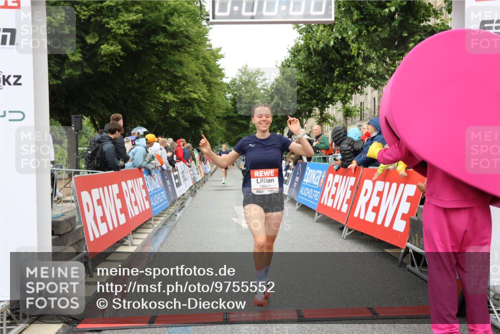 14.06.2026 - REWE Women's Run Strokosch-Dieckow http://msf.ph/oto/9755552 14.06.2026 09:47:16 Ziel 10430, 10601 meine-sportfotos.de