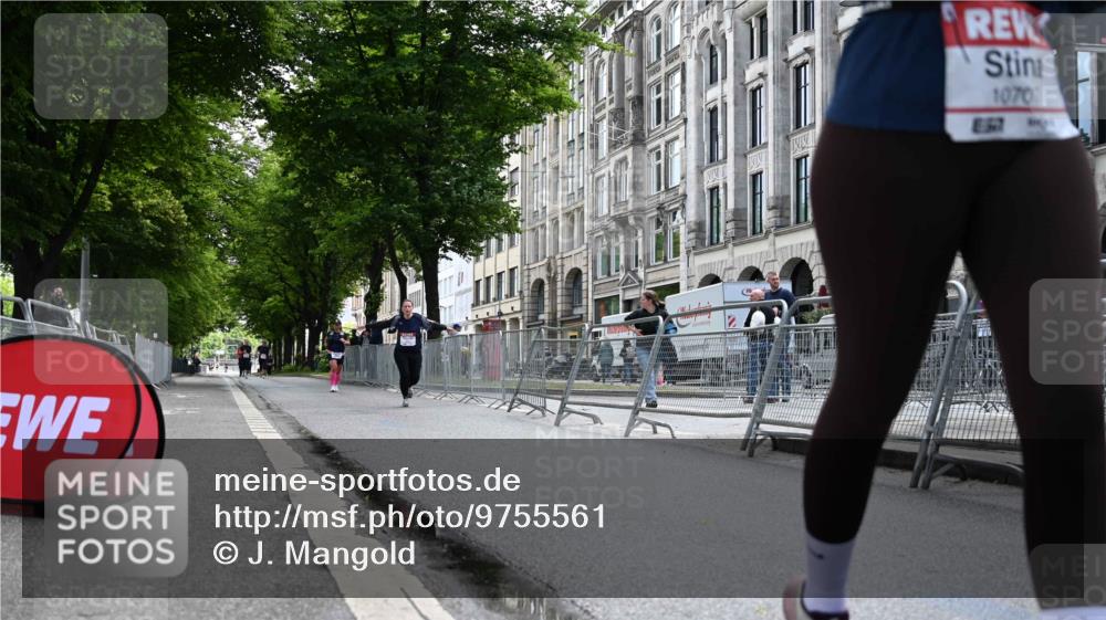 14.06.2026 - REWE Women's Run J. Mangold http://msf.ph/oto/9755561 14.06.2026 10:17:59 Ziel 10141, 10684, 10707, 10851, 11314 meine-sportfotos.de