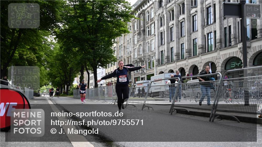 14.06.2026 - REWE Women's Run J. Mangold http://msf.ph/oto/9755571 14.06.2026 10:18:02 Ziel 10684, 10707, 10851, 11314 meine-sportfotos.de