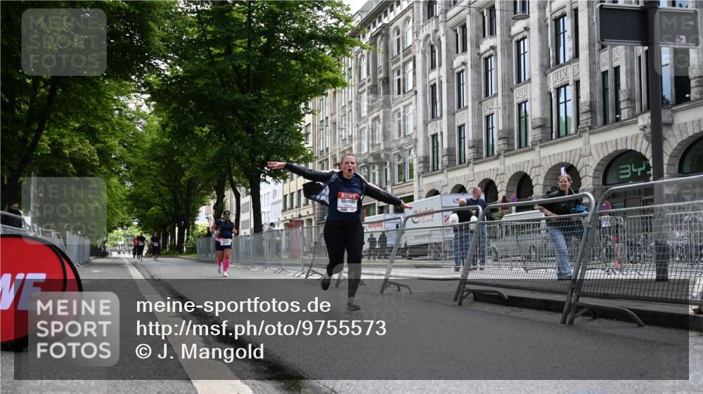 14.06.2026 - REWE Women's Run J. Mangold http://msf.ph/oto/9755573 14.06.2026 10:18:02 Ziel 10684, 10707, 10851, 11314 meine-sportfotos.de
