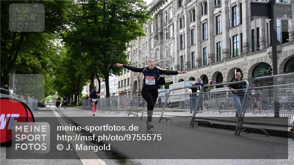 14.06.2026 - REWE Women's Run J. Mangold http://msf.ph/oto/9755575 14.06.2026 10:18:03 Ziel 10684, 10864 meine-sportfotos.de
