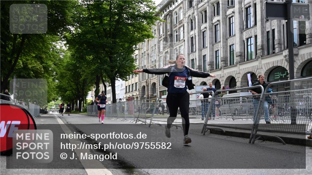 14.06.2026 - REWE Women's Run J. Mangold http://msf.ph/oto/9755582 14.06.2026 10:18:03 Ziel 10684, 10864 meine-sportfotos.de