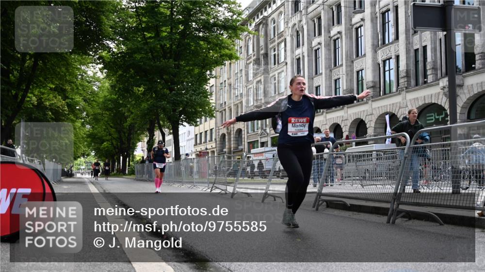 14.06.2026 - REWE Women's Run J. Mangold http://msf.ph/oto/9755585 14.06.2026 10:18:03 Ziel 10684, 10864 meine-sportfotos.de