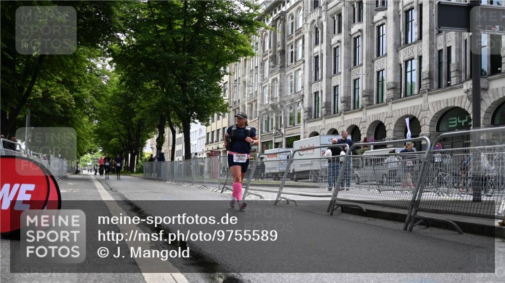 14.06.2026 - REWE Women's Run J. Mangold http://msf.ph/oto/9755589 14.06.2026 10:18:06 Ziel 10684, 10864 meine-sportfotos.de
