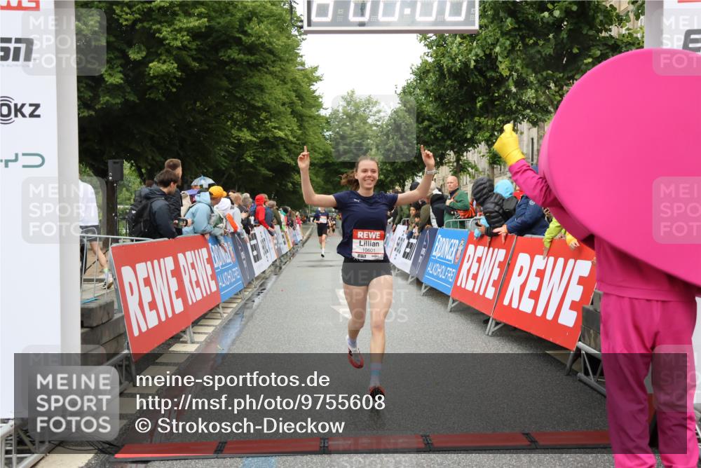 14.06.2026 - REWE Women's Run Strokosch-Dieckow http://msf.ph/oto/9755608 14.06.2026 09:47:15 Ziel 10430, 10601 meine-sportfotos.de