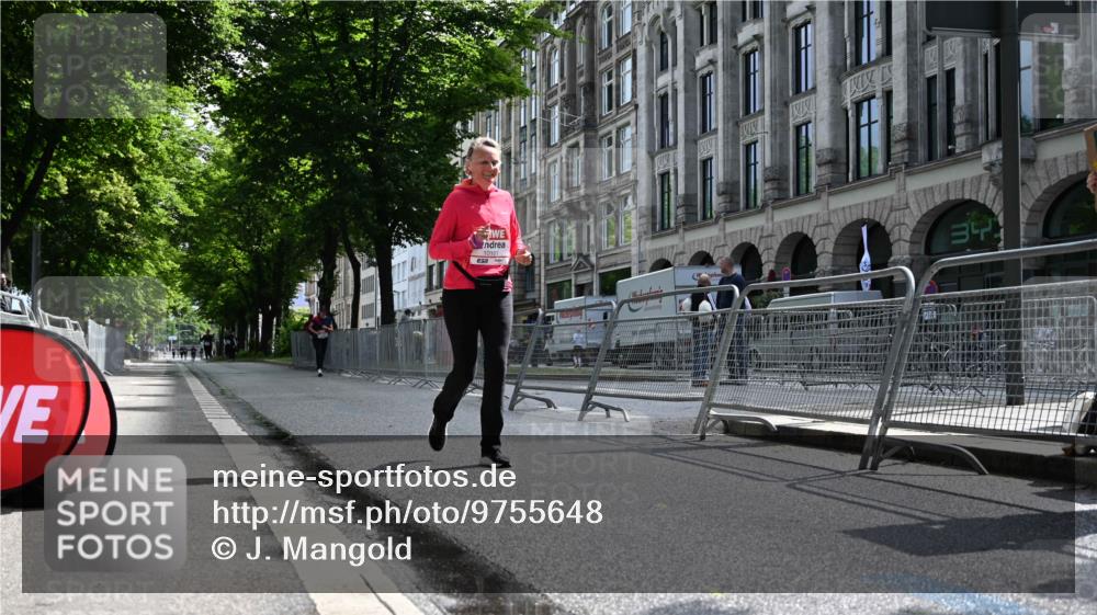 14.06.2026 - REWE Women's Run J. Mangold http://msf.ph/oto/9755648 14.06.2026 10:18:28 Ziel 10161 meine-sportfotos.de