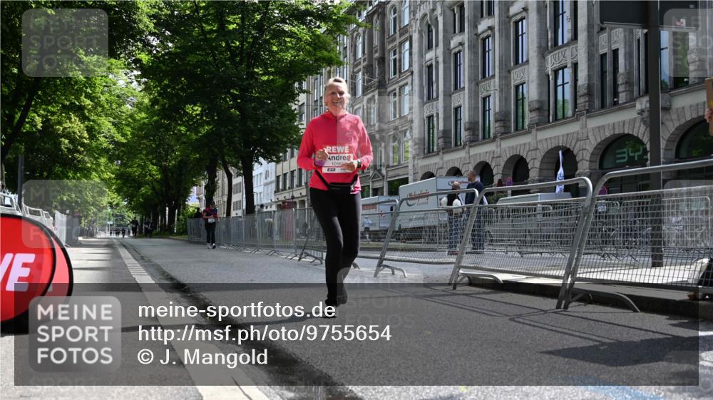 14.06.2026 - REWE Women's Run J. Mangold http://msf.ph/oto/9755654 14.06.2026 10:18:29 Ziel 10161 meine-sportfotos.de