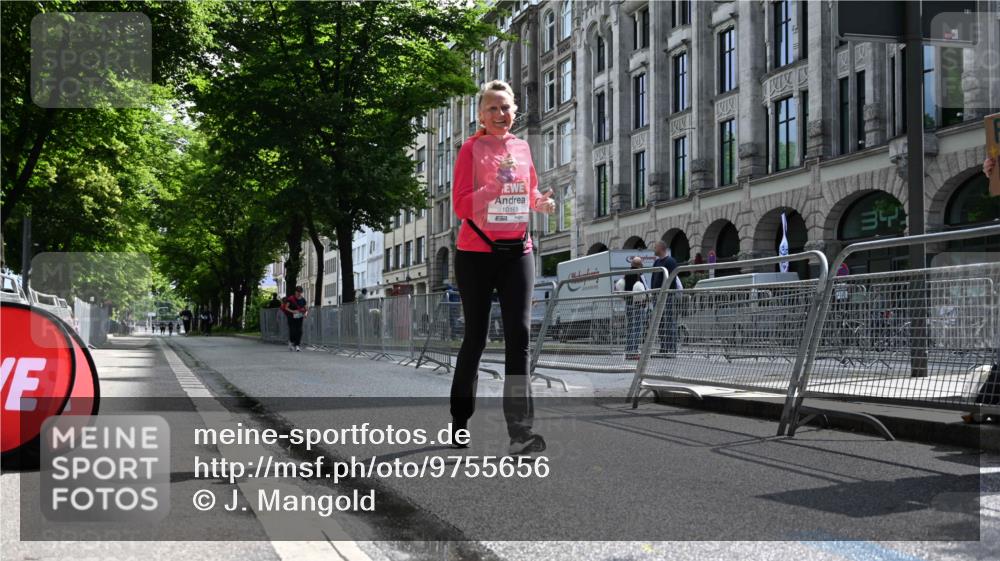 14.06.2026 - REWE Women's Run J. Mangold http://msf.ph/oto/9755656 14.06.2026 10:18:29 Ziel 10161 meine-sportfotos.de