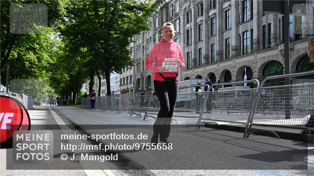 14.06.2026 - REWE Women's Run J. Mangold http://msf.ph/oto/9755658 14.06.2026 10:18:29 Ziel 10161 meine-sportfotos.de