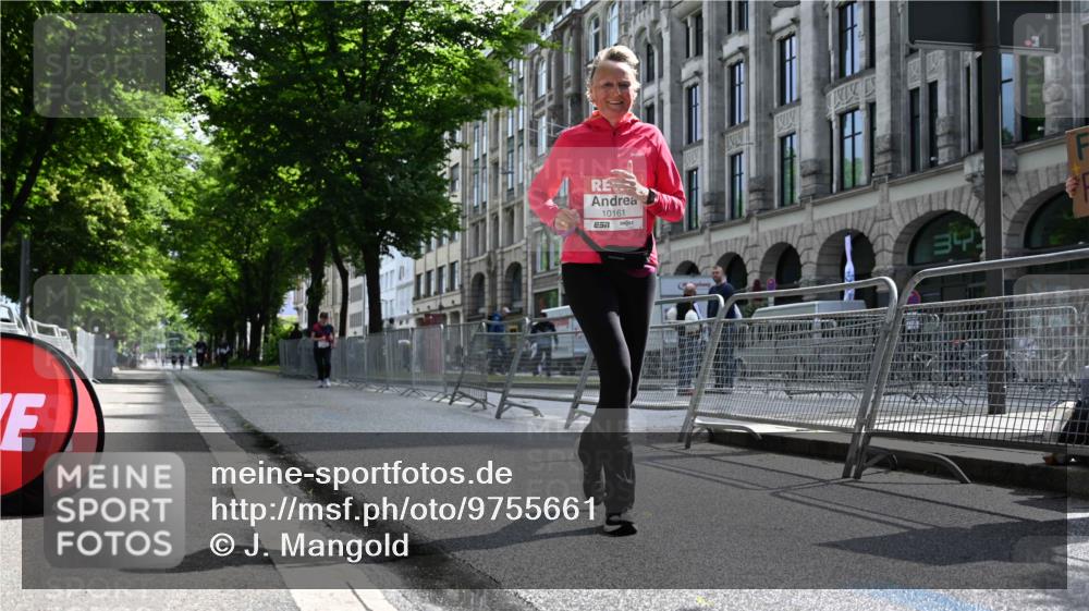 14.06.2026 - REWE Women's Run J. Mangold http://msf.ph/oto/9755661 14.06.2026 10:18:29 Ziel 10161 meine-sportfotos.de