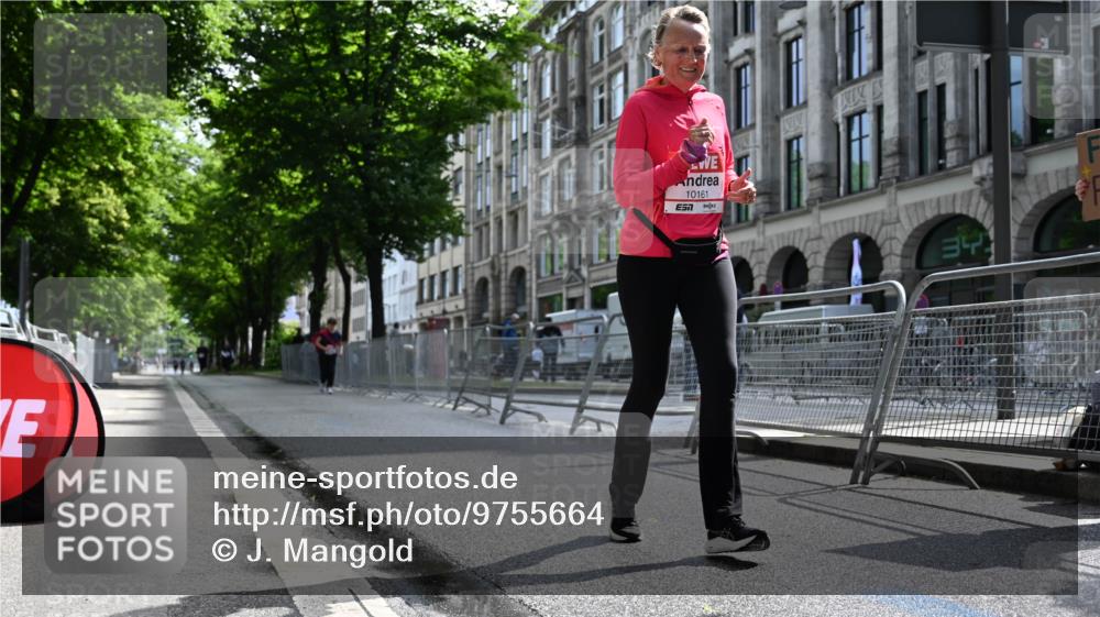 14.06.2026 - REWE Women's Run J. Mangold http://msf.ph/oto/9755664 14.06.2026 10:18:30 Ziel 10161 meine-sportfotos.de