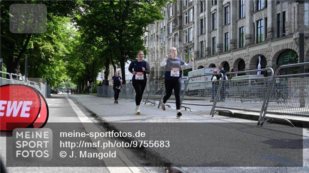 14.06.2026 - REWE Women's Run J. Mangold http://msf.ph/oto/9755683 14.06.2026 10:18:49 Ziel 10354, 11094, 11466 meine-sportfotos.de