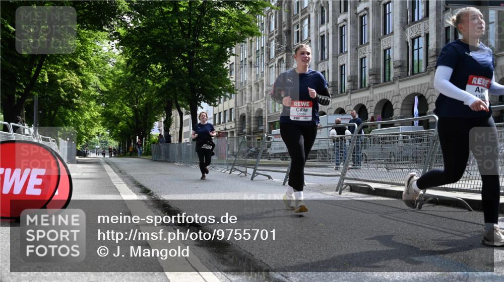 14.06.2026 - REWE Women's Run J. Mangold http://msf.ph/oto/9755701 14.06.2026 10:18:50 Ziel 10354, 11094, 11466 meine-sportfotos.de