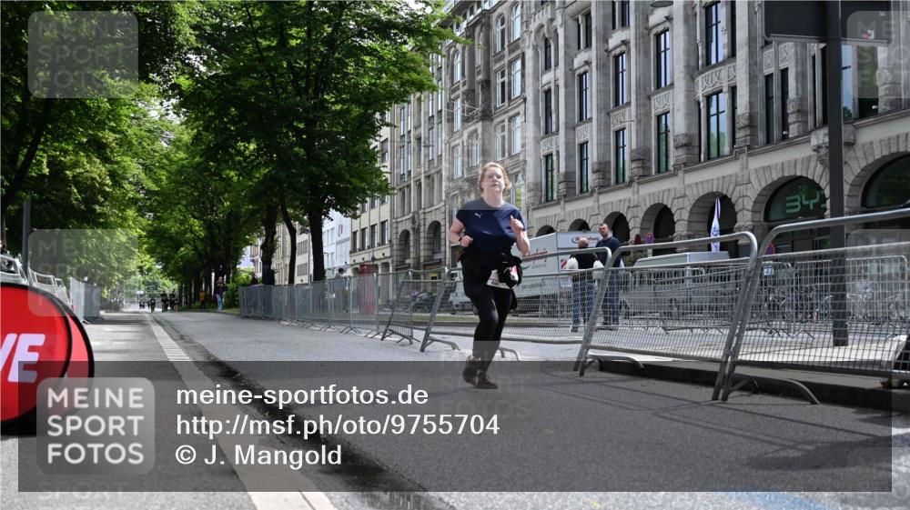14.06.2026 - REWE Women's Run J. Mangold http://msf.ph/oto/9755704 14.06.2026 10:18:53 Ziel 10354, 11094, 11466 meine-sportfotos.de