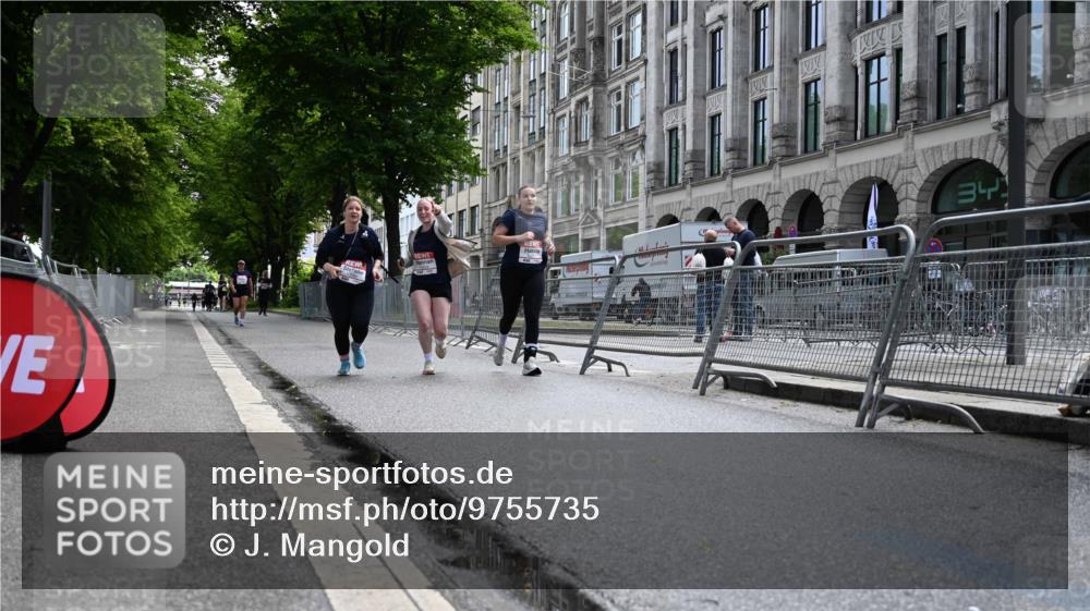 14.06.2026 - REWE Women's Run J. Mangold http://msf.ph/oto/9755735 14.06.2026 10:19:36 Ziel 10517, 10592, 11024 meine-sportfotos.de