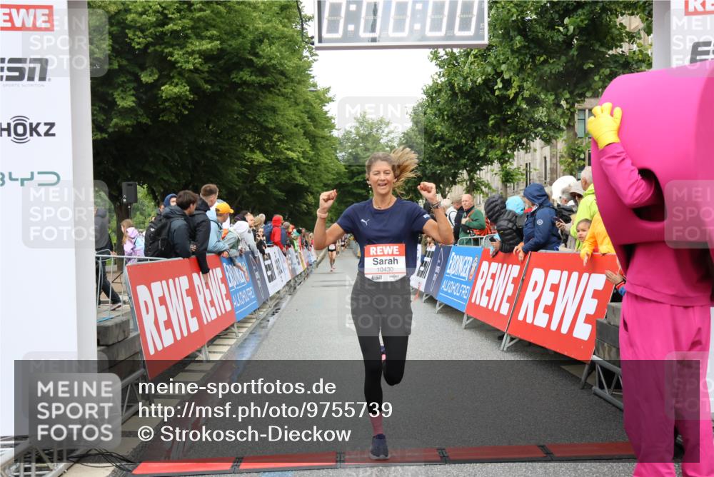 14.06.2026 - REWE Women's Run Strokosch-Dieckow http://msf.ph/oto/9755739 14.06.2026 09:47:08 Ziel 10430, 11492 meine-sportfotos.de