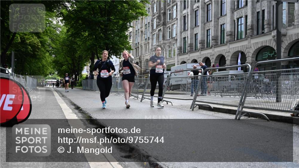 14.06.2026 - REWE Women's Run J. Mangold http://msf.ph/oto/9755744 14.06.2026 10:19:37 Ziel 10517, 10592, 11024 meine-sportfotos.de