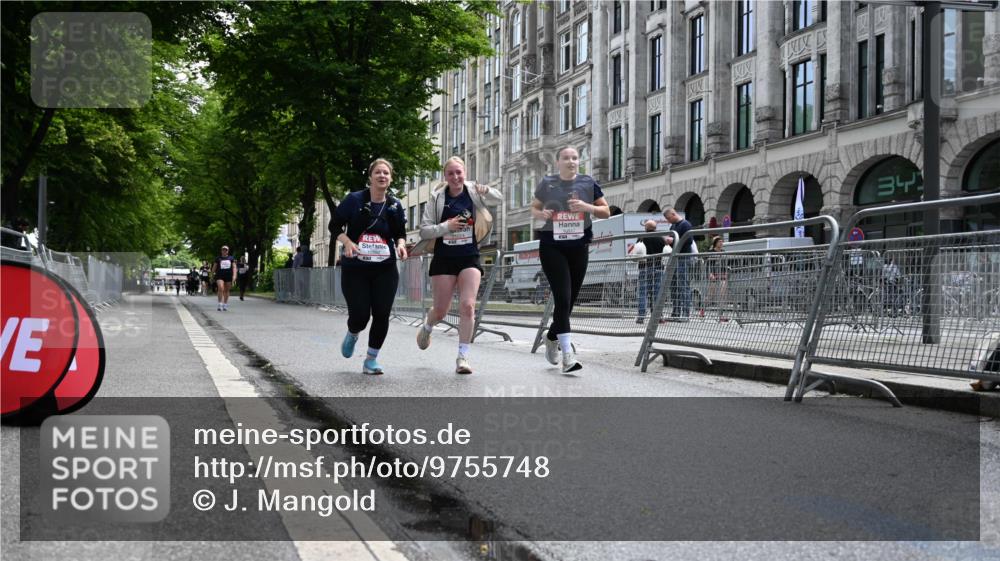 14.06.2026 - REWE Women's Run J. Mangold http://msf.ph/oto/9755748 14.06.2026 10:19:37 Ziel 10517, 10592, 11024 meine-sportfotos.de