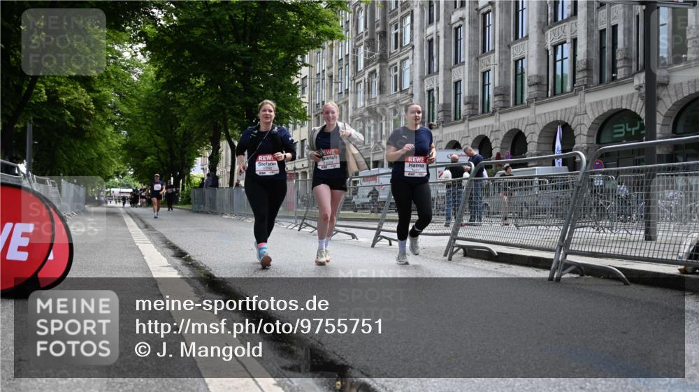 14.06.2026 - REWE Women's Run J. Mangold http://msf.ph/oto/9755751 14.06.2026 10:19:37 Ziel 10517, 10592, 11024 meine-sportfotos.de