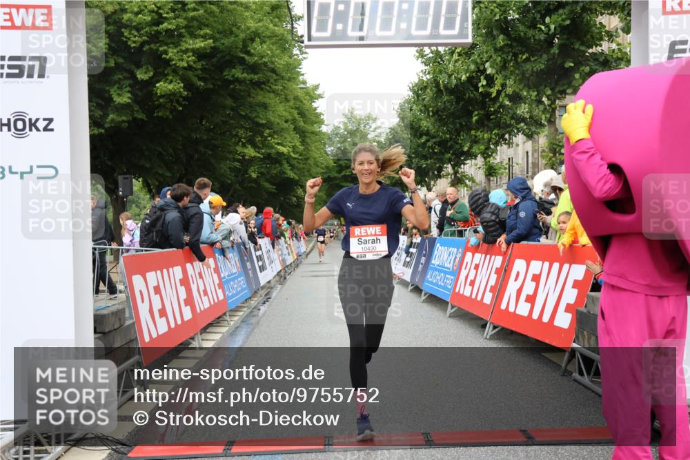 14.06.2026 - REWE Women's Run Strokosch-Dieckow http://msf.ph/oto/9755752 14.06.2026 09:47:08 Ziel 10430, 11492 meine-sportfotos.de