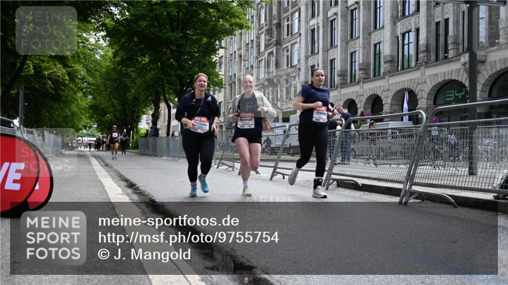 14.06.2026 - REWE Women's Run J. Mangold http://msf.ph/oto/9755754 14.06.2026 10:19:38 Ziel 10517, 10592, 11024 meine-sportfotos.de
