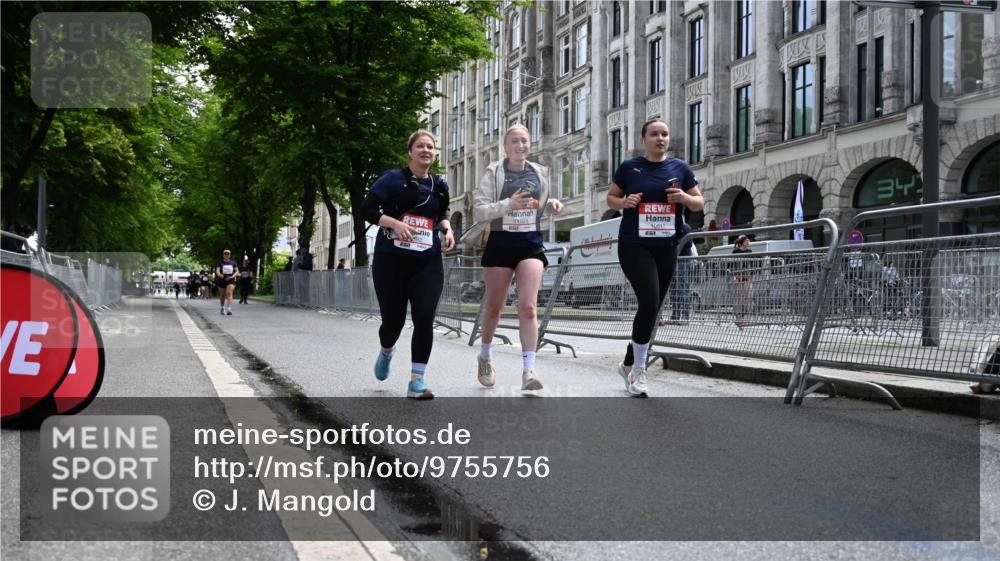 14.06.2026 - REWE Women's Run J. Mangold http://msf.ph/oto/9755756 14.06.2026 10:19:38 Ziel 10517, 10592, 11024 meine-sportfotos.de
