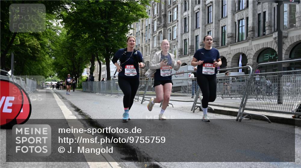 14.06.2026 - REWE Women's Run J. Mangold http://msf.ph/oto/9755759 14.06.2026 10:19:38 Ziel 10517, 10592, 11024 meine-sportfotos.de