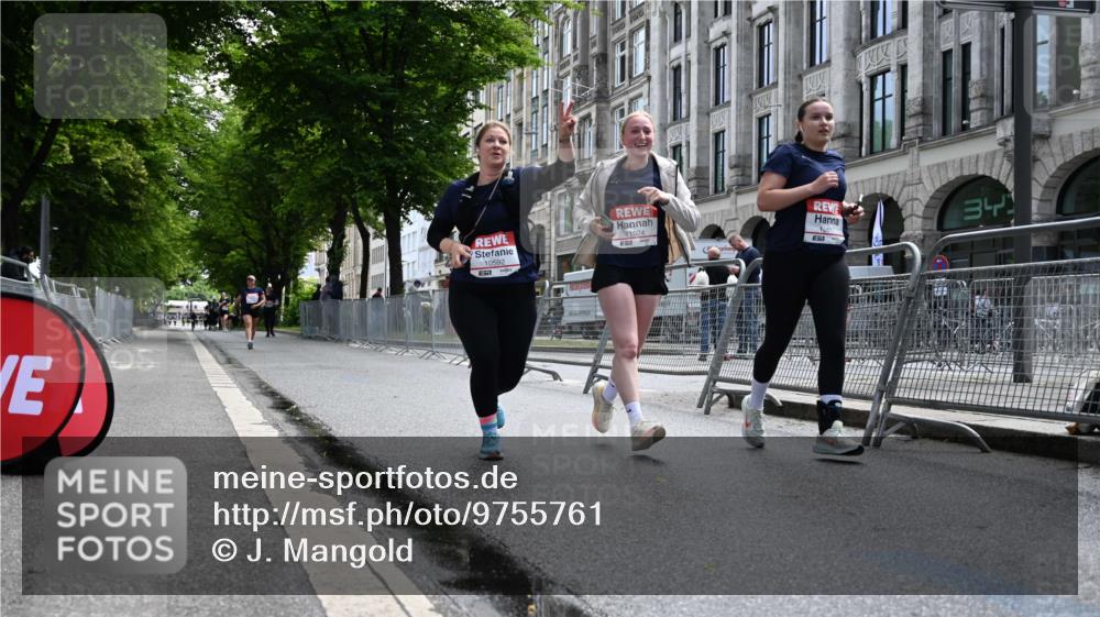 14.06.2026 - REWE Women's Run J. Mangold http://msf.ph/oto/9755761 14.06.2026 10:19:38 Ziel 10517, 10592, 11024 meine-sportfotos.de