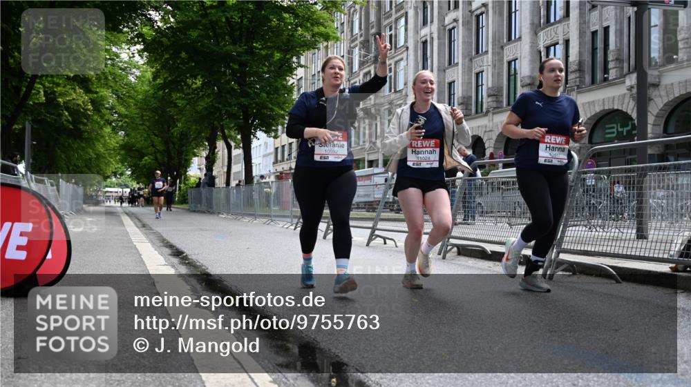 14.06.2026 - REWE Women's Run J. Mangold http://msf.ph/oto/9755763 14.06.2026 10:19:38 Ziel 10517, 10592, 11024 meine-sportfotos.de