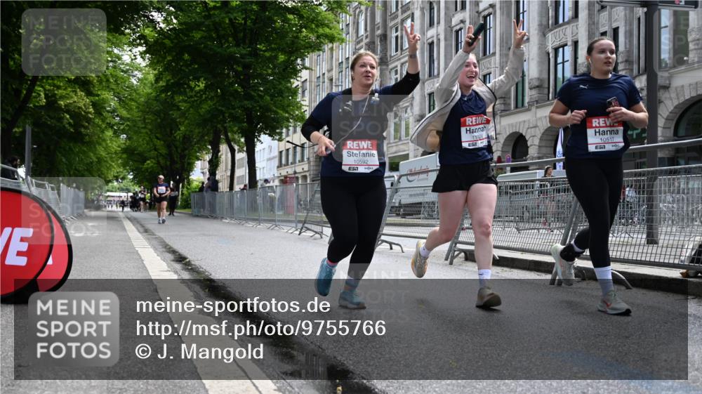 14.06.2026 - REWE Women's Run J. Mangold http://msf.ph/oto/9755766 14.06.2026 10:19:39 Ziel 10517, 10592, 11024 meine-sportfotos.de