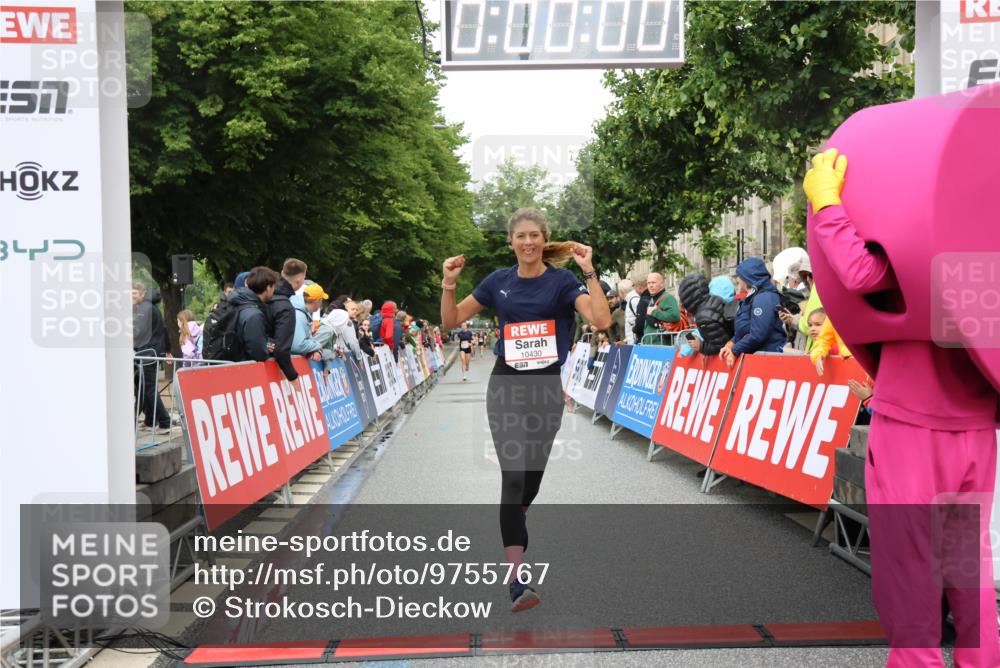 14.06.2026 - REWE Women's Run Strokosch-Dieckow http://msf.ph/oto/9755767 14.06.2026 09:47:08 Ziel 10430, 11492 meine-sportfotos.de