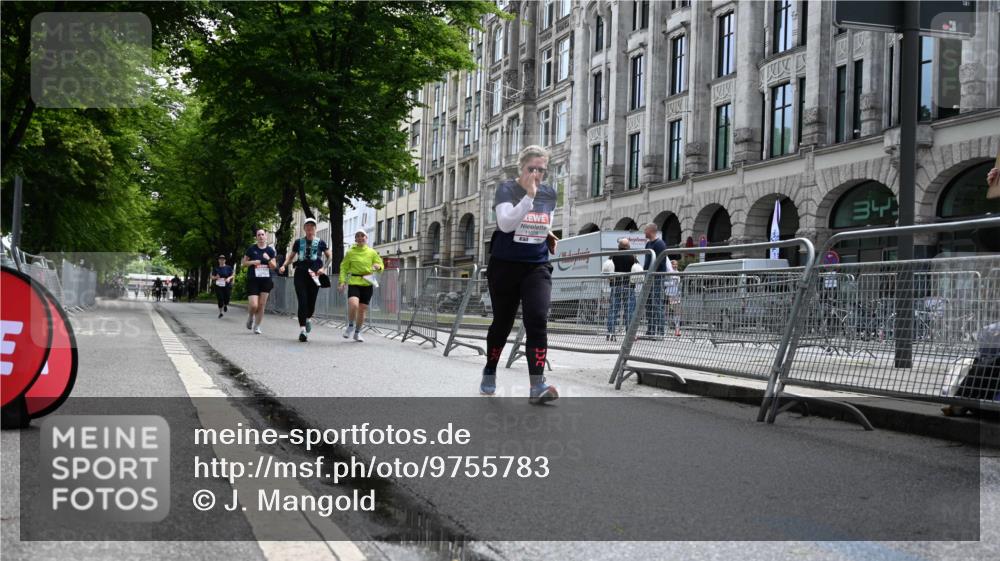 14.06.2026 - REWE Women's Run J. Mangold http://msf.ph/oto/9755783 14.06.2026 10:19:54 Ziel 11028, 11215, 11216 meine-sportfotos.de