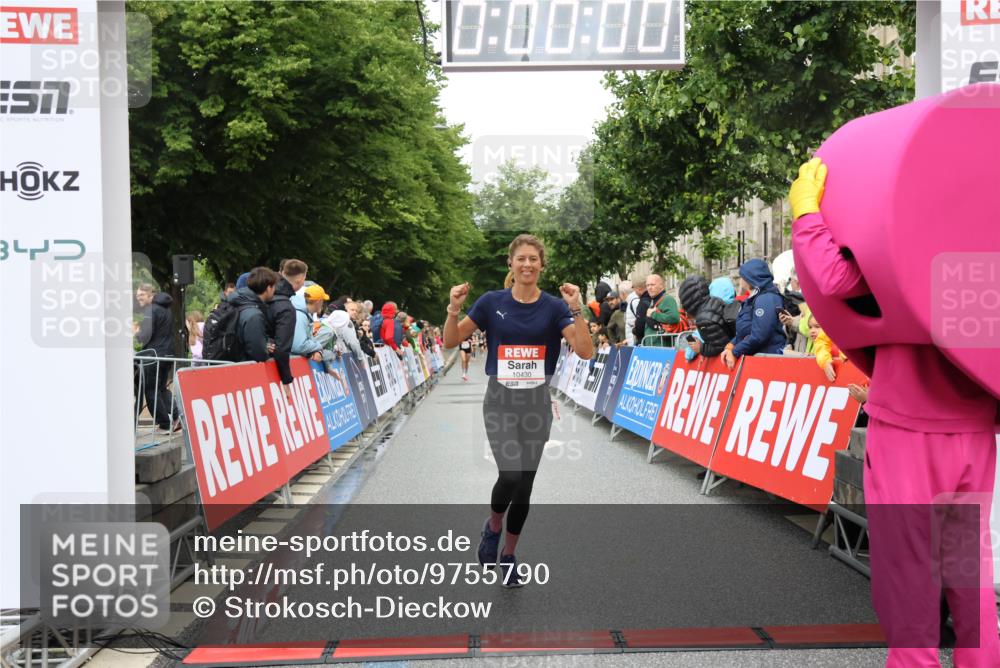14.06.2026 - REWE Women's Run Strokosch-Dieckow http://msf.ph/oto/9755790 14.06.2026 09:47:08 Ziel 10430, 11492 meine-sportfotos.de