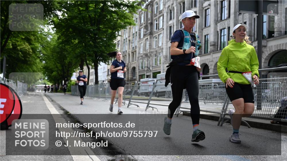 14.06.2026 - REWE Women's Run J. Mangold http://msf.ph/oto/9755797 14.06.2026 10:19:58 Ziel 10446, 11028, 11215, 11216, 11424 meine-sportfotos.de