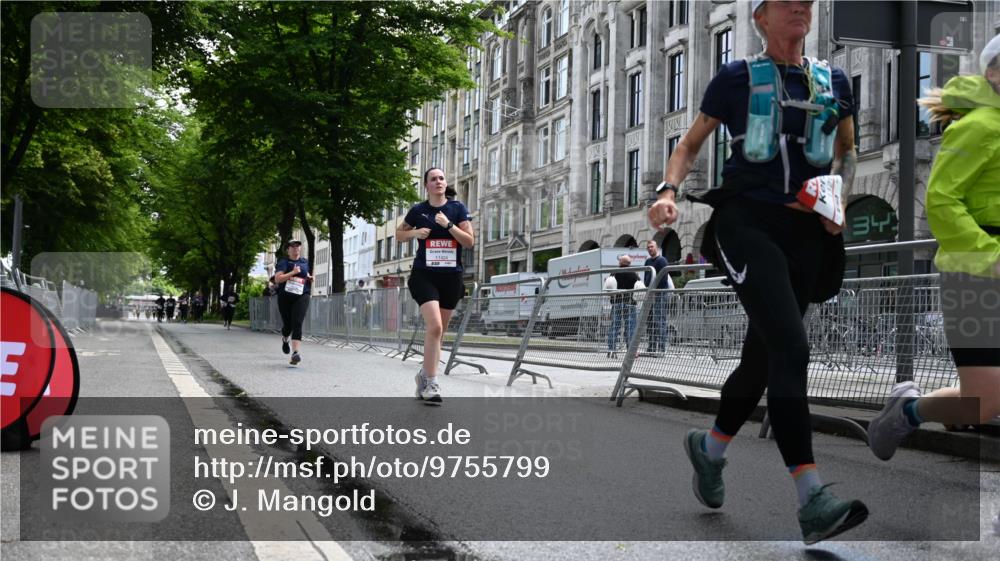 14.06.2026 - REWE Women's Run J. Mangold http://msf.ph/oto/9755799 14.06.2026 10:19:59 Ziel 10446, 11028, 11215, 11216, 11424 meine-sportfotos.de