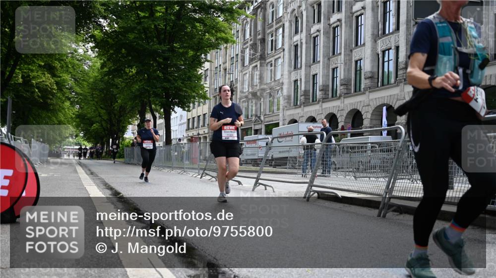 14.06.2026 - REWE Women's Run J. Mangold http://msf.ph/oto/9755800 14.06.2026 10:19:59 Ziel 10446, 11028, 11215, 11216, 11424 meine-sportfotos.de