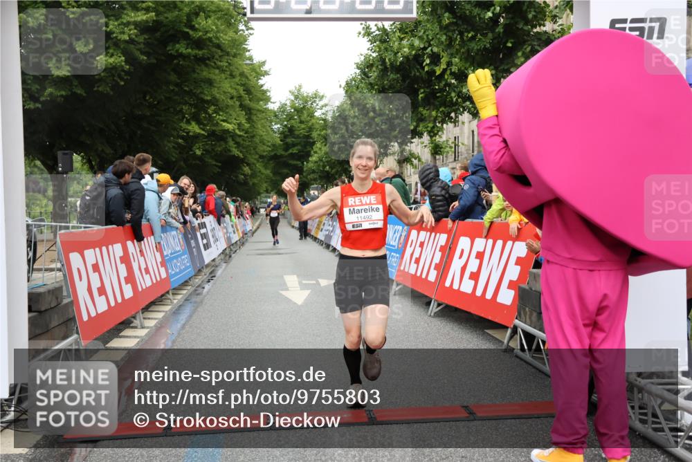 14.06.2026 - REWE Women's Run Strokosch-Dieckow http://msf.ph/oto/9755803 14.06.2026 09:47:02 Ziel 11492 meine-sportfotos.de