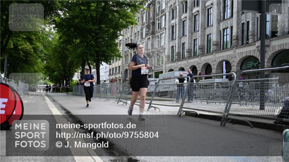 14.06.2026 - REWE Women's Run J. Mangold http://msf.ph/oto/9755804 14.06.2026 10:19:59 Ziel 10446, 11028, 11215, 11216, 11424 meine-sportfotos.de