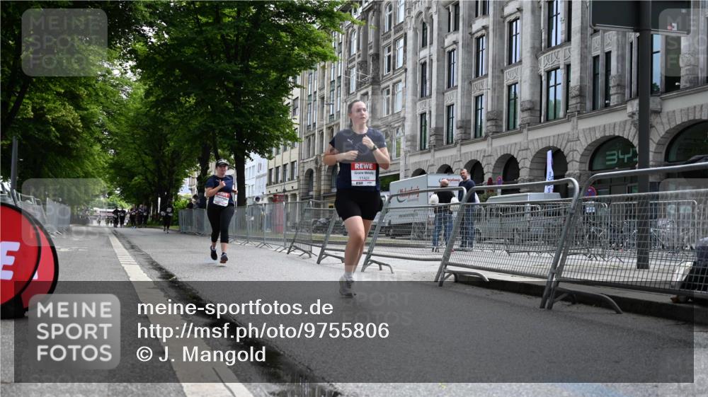 14.06.2026 - REWE Women's Run J. Mangold http://msf.ph/oto/9755806 14.06.2026 10:19:59 Ziel 10446, 11028, 11215, 11216, 11424 meine-sportfotos.de