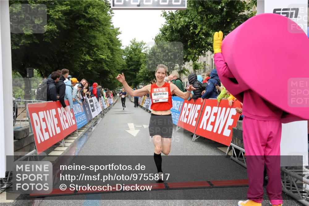 14.06.2026 - REWE Women's Run Strokosch-Dieckow http://msf.ph/oto/9755817 14.06.2026 09:47:02 Ziel 11492 meine-sportfotos.de