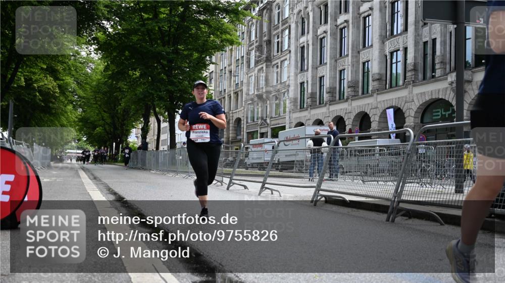 14.06.2026 - REWE Women's Run J. Mangold http://msf.ph/oto/9755826 14.06.2026 10:20:01 Ziel 10446, 11215, 11216, 11424 meine-sportfotos.de