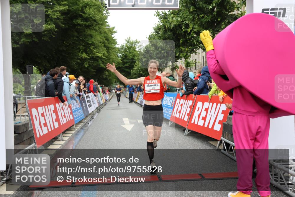 14.06.2026 - REWE Women's Run Strokosch-Dieckow http://msf.ph/oto/9755828 14.06.2026 09:47:02 Ziel 11492 meine-sportfotos.de