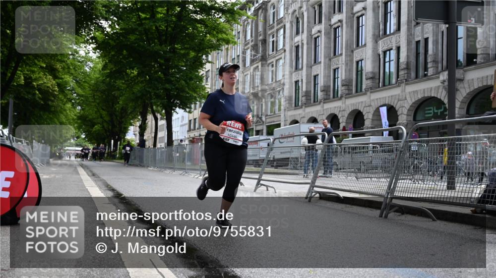 14.06.2026 - REWE Women's Run J. Mangold http://msf.ph/oto/9755831 14.06.2026 10:20:02 Ziel 10446, 11215, 11216, 11424 meine-sportfotos.de
