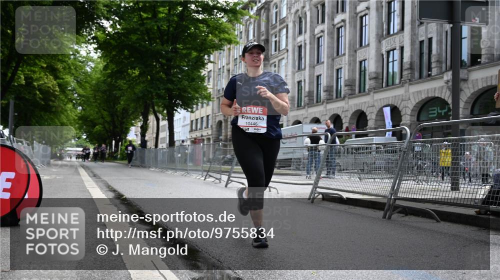 14.06.2026 - REWE Women's Run J. Mangold http://msf.ph/oto/9755834 14.06.2026 10:20:02 Ziel 10446, 11215, 11216, 11424 meine-sportfotos.de