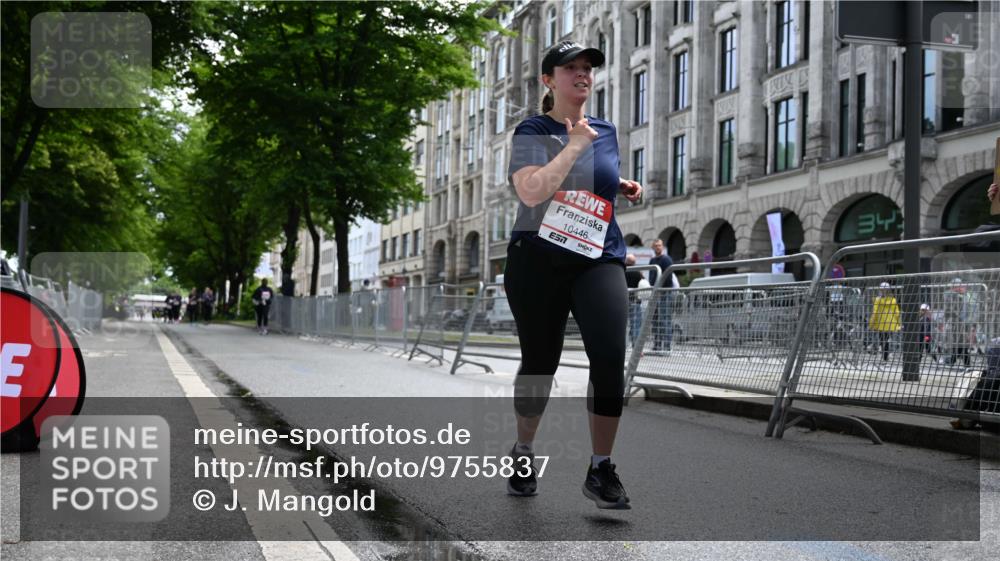 14.06.2026 - REWE Women's Run J. Mangold http://msf.ph/oto/9755837 14.06.2026 10:20:02 Ziel 10446, 11215, 11216, 11424 meine-sportfotos.de