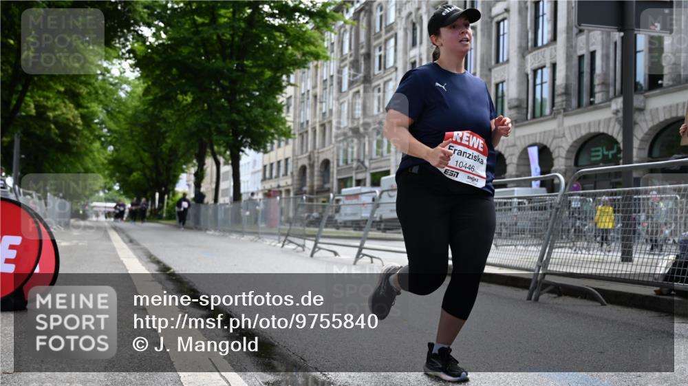 14.06.2026 - REWE Women's Run J. Mangold http://msf.ph/oto/9755840 14.06.2026 10:20:02 Ziel 10446, 11215, 11216, 11424 meine-sportfotos.de